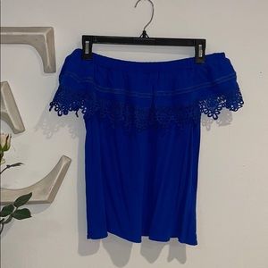 Off the shoulder - lace pattern - loose fitted top